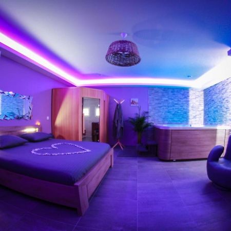 Nuit Vip Spa Sauna Privatif Le Rove ภายนอก รูปภาพ