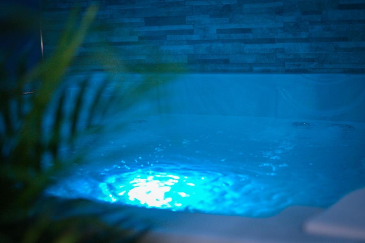 Nuit Vip Spa Sauna Privatif Le Rove ภายนอก รูปภาพ