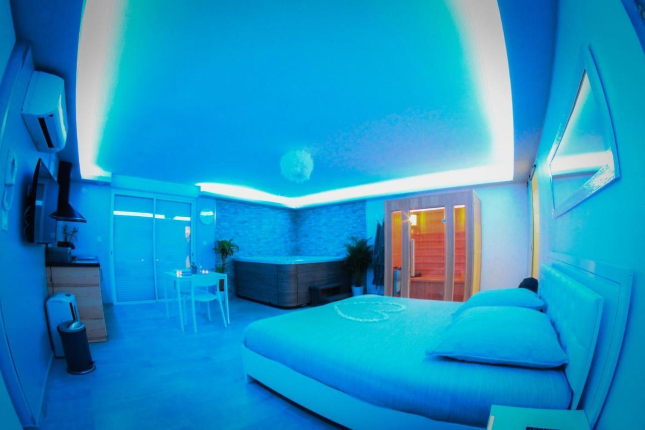 Nuit Vip Spa Sauna Privatif Le Rove ภายนอก รูปภาพ